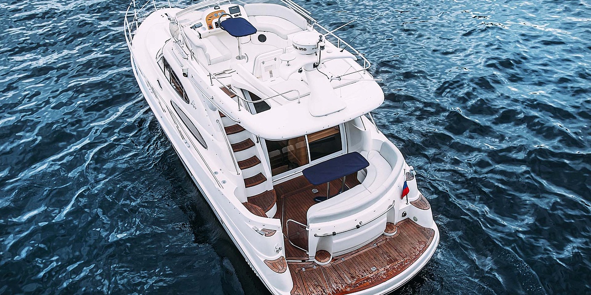 Аренда моторной яхты Sealine 39 АМО в Санкт-Петербурге